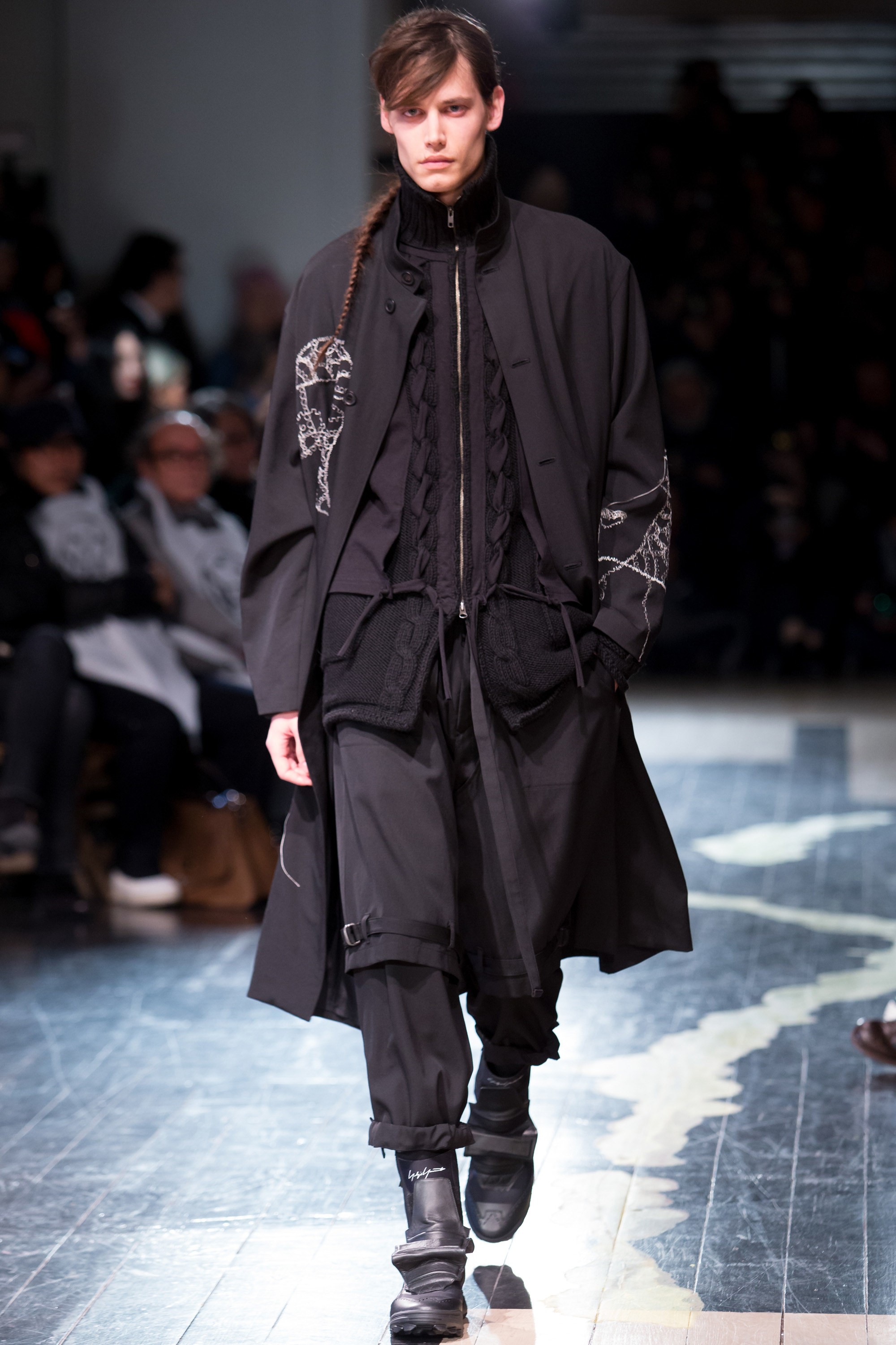 Yohji Yamamoto 2016秋冬系列 巴黎男裝周的暗黑美學(xué)與解構(gòu)藝術(shù)